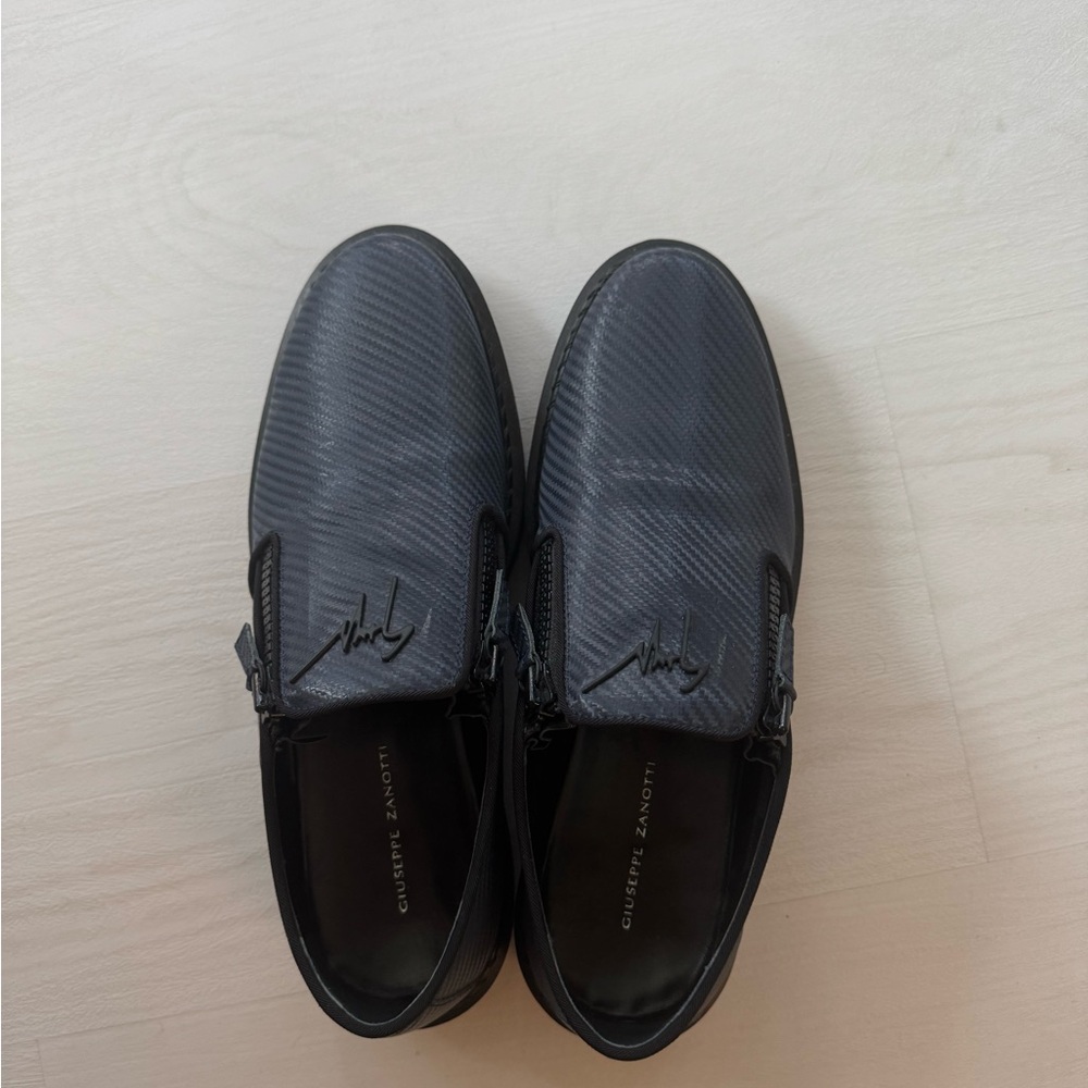 100 % authentic Giuseppe Zanotti Black Men's Shoes. Dark blue. Size 44
